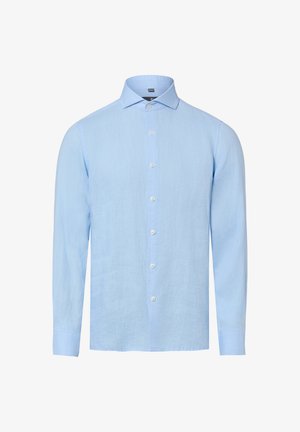 Hellblaues Herren-Hemd mit langen Ärmeln, durchgeknöpft und mit spitzem Kragen, auf weißem Hintergrund dargestellt.