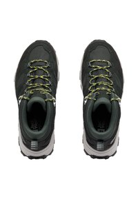 Scarpe da trekking nere e grigie con tessuto testurizzato, punta rinforzata e lacci gialli brillanti. Presentano una suola robusta con modelli di trazione.