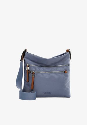 Lichtblauwe crossbodytas met twee voorvakken met ritssluiting, bruine leren ritslontjes, verstelbare band en een klein geperst logo.