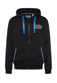 Sudadera con cremallera negra hecha de un tejido suave, con cordones azules, bolsillos laterales con ribete blanco y una marca impresa en el pecho.