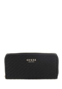 Portafoglio intrecciato nero con superficie texturizzata, dotato di cerniera argentata e logo con la scritta "GUESS EST1981". Forma rettangolare con design piatto.