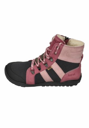 High-top lace-up boot with black fabric, pink suede panels, padded collar, and rubber sole, featuring side zipper and warm lining.