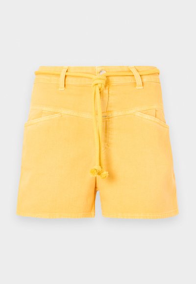 Pantalones cortos de mezclilla amarillos con cintura ajustable, dos bolsillos laterales y un acabado limpio. La tela tiene una textura suave y un diseño estructurado.