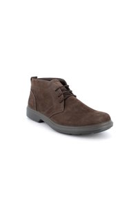 Stivale chukka in suede marrone con punta rotonda, lacci frontali, suola in gomma e dettaglio di cucitura a contrasto sui lati.