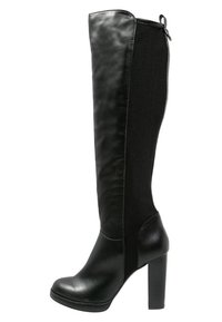 Stivale nero da donna alto fino al ginocchio con tacco a blocco alto, punta arrotondata e linguetta sul retro, che unisce materiali in pelle e suede.