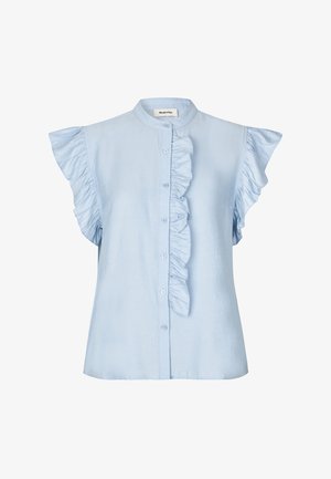 Svetlo modra bluzica iz mehke tkanine, z usnjem, sprednjim gumbom in z naborki na kratkih rokavih.