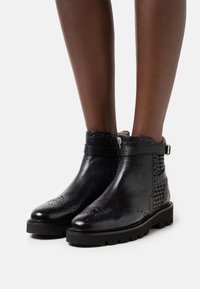 Melvin & Hamilton SELINA 25 - Botines bajos - Black