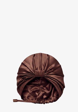 Bonnette pour cheveux en satin marron avec un design de nœud torsadé et une sangle ajustable pour un maintien sécurisé.