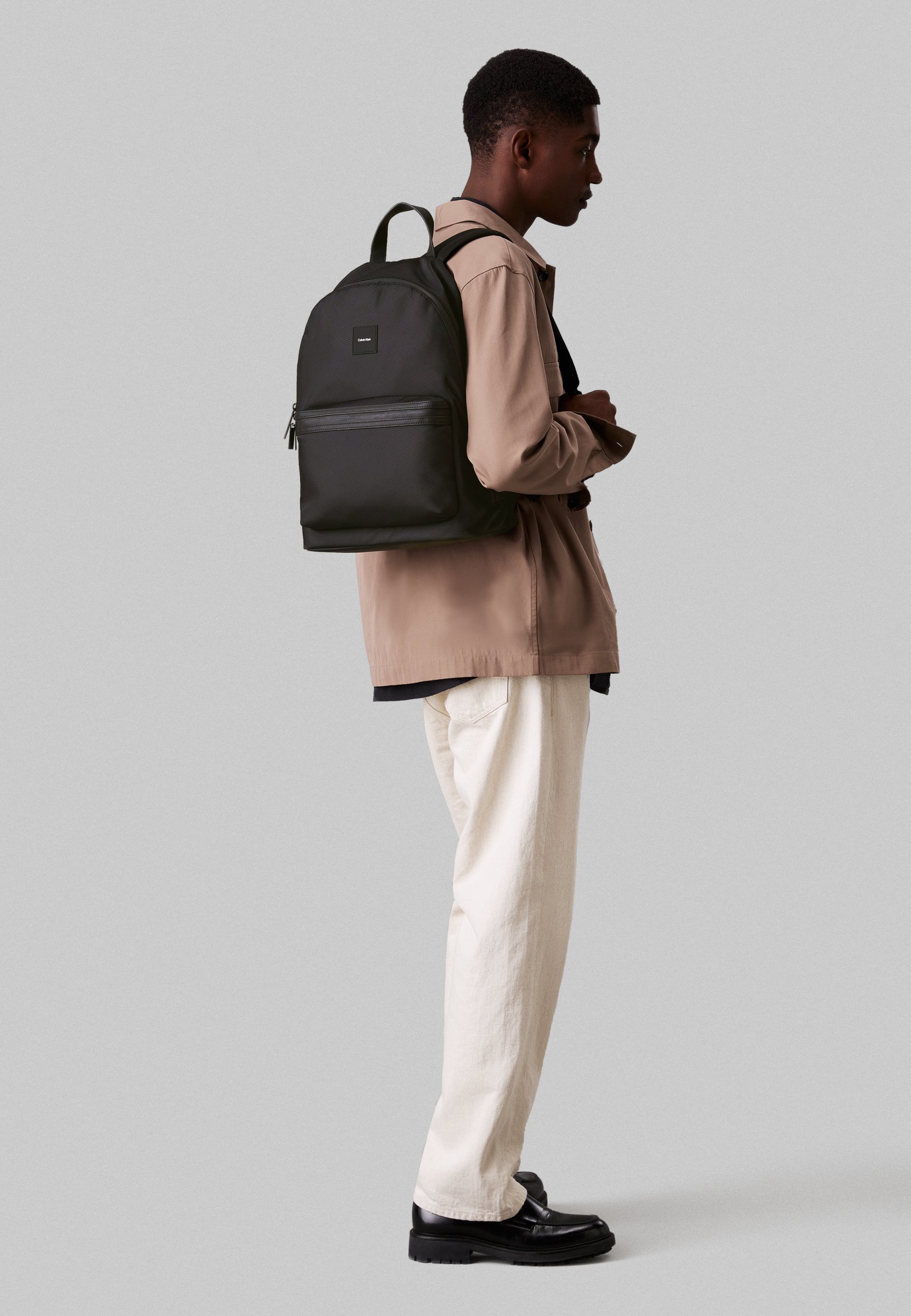 CK ESSENTIAL ROUND B ノートパソコン用バックパック ESSENTIAL ROUND BACKPACK - Sabina