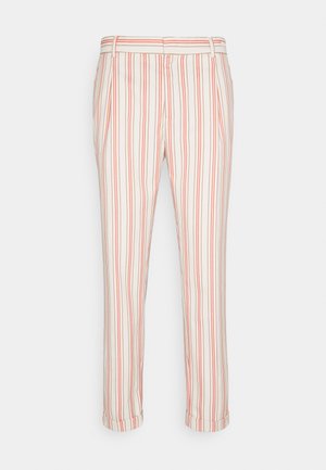 Gestreepte broek van een lichtgewicht stof, met verticale rode en witte strepen, taps toelopende enkels en een omgeslagen zoom.