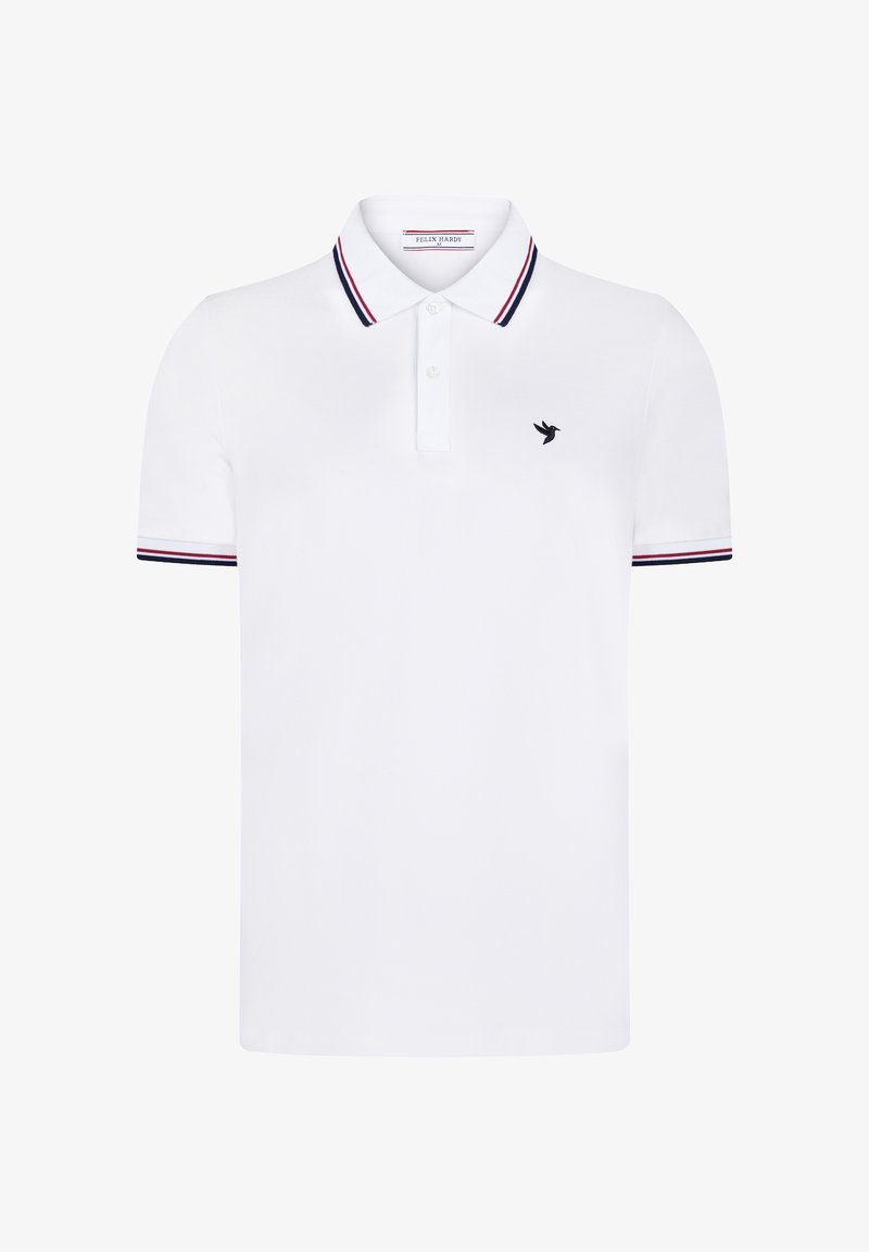 Polo blanc avec bordure rouge et marine au niveau du col et des manches, patte de boutonnage à deux boutons et petit logo oiseau noir sur la poitrine.