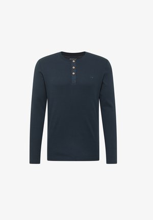 Pikend varrukatega tumesinine henley särk, mis on valmistatud pehmest kangast, mis sisaldab kolme puidust nuppu ja väikest sümbolit rinnal.