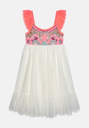 Vestito bianco con gonna in tulle arricciata, top senza maniche rosa e ricamo floreale colorato e perline sul corpino.