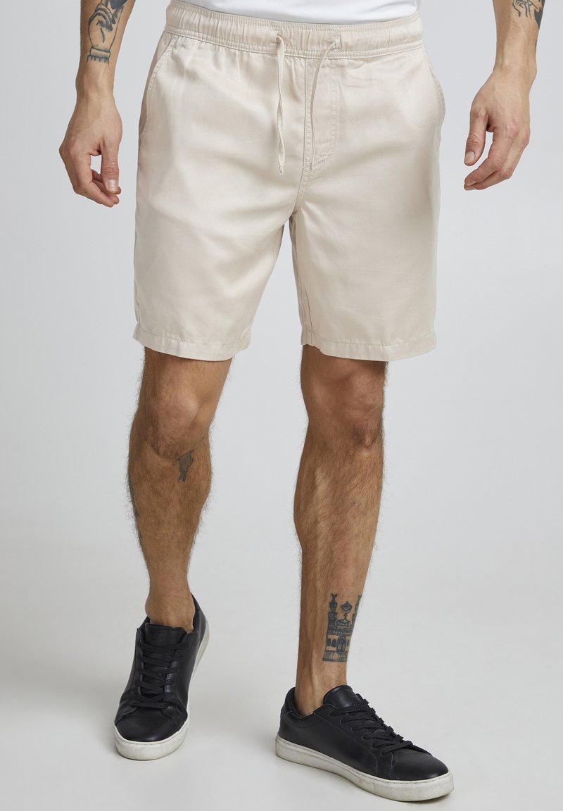 Casual Friday CFPHELIX REGULAR FIT - Kratke hlače - light sand