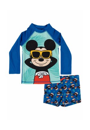 Kinder-Bademode Set mit langärmligem Oberteil, auf dem eine große Comicmaus mit Sonnenbrille abgebildet ist, und passenden Shorts mit kleinen Mausgesichtsmustern.