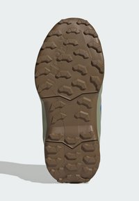 Gummiydersål med dybe mønstre og trækmønstre. Lysegrønne sider med en blå accent. Tekstureret central område for greb.