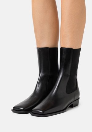 ARKET, Bottines - black