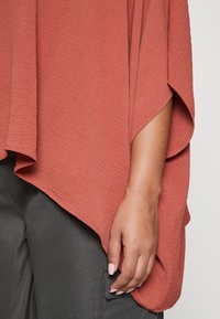 Vero Moda Curve VMALVA O NECK PONCHO - Cape - marsala
