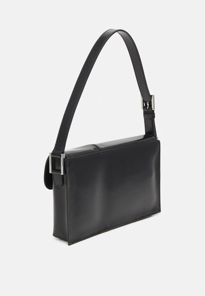 BY FAR BILLY SEMI PATENT - Τσάντα χειρός - black