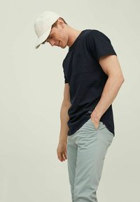 Jack & Jones CREW NECK - Camiseta básica - navy blazer