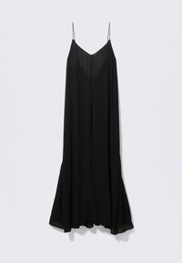 Schwarzes ärmelloses Kleid mit V-Ausschnitt, fließender Silhouette und weichem, leichtem Stoff, der elegant bis zur Mitte der Wade fällt.