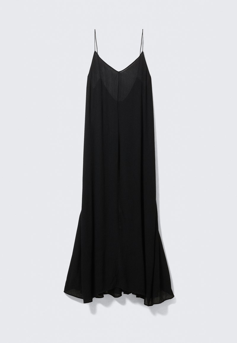 Schwarzes ärmelloses Kleid mit V-Ausschnitt, fließender Silhouette und weichem, leichtem Stoff, der elegant bis zur Mitte der Wade fällt.