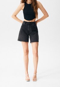 PULL&BEAR Short en jean - mottled black