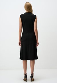 Jimmy Key SLEEVELESS V-NECK - Vestito casual - black