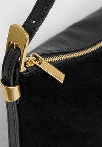 Reiss VADA SHOULDER  - Käsilaukku - black