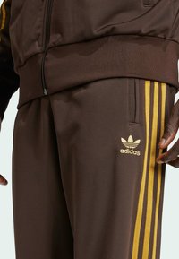 adidas Originals FIREBIRD  - Träningsbyxor - dark brown   preloved bronze