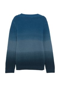 Sweter dzianinowy w gradientowych odcieniach niebieskiego, z prążkowaną fakturą i okrągłym dekoltem, z długimi rękawami i luźnym krojem.