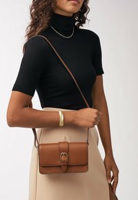 Fossil ZOEY - Olkalaukku - brown