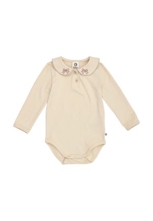 Babydragt med lange ærmer i cremefarve med en Peter Pan-krave med to små broderede lyserøde sløjfer og knapdetaljer foran.