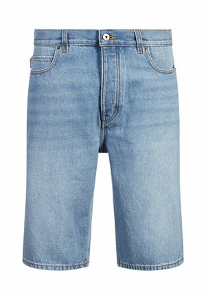 Shorts di jeans blu chiaro con taglio dritto, design a cinque tasche e chiusura con bottone. Presentano cuciture a contrasto e orli grezzi.
