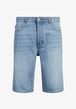 Jasnoniebieskie szorty dżinsowe o prostym kroju, z pięcioma kieszeniami i zapięciem na guzik. Posiadają kontrastowe szwy i surowe krawędzie.