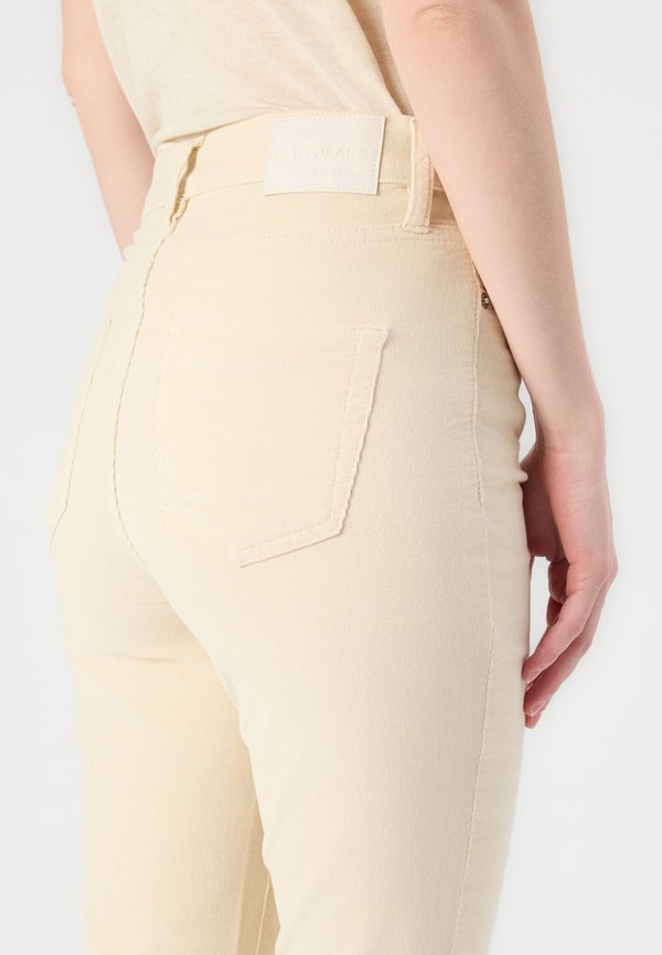 BABY HIGH RISE FLARE - Trousers - vanilla bean3