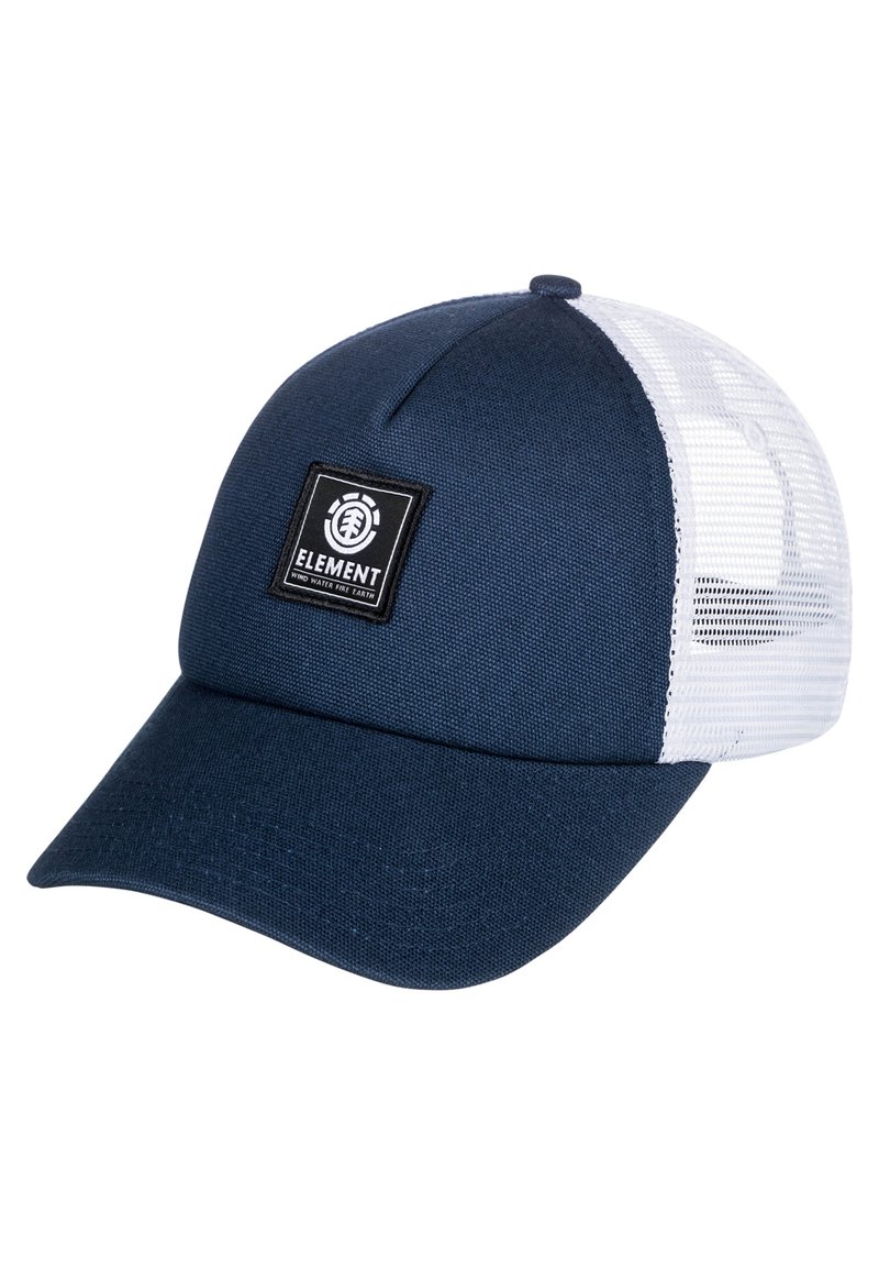 Cappello blu navy con retro in rete bianca, caratterizzato da una toppa nera a forma di quadrato sul davanti e una visiera curva. Tessuto testurizzato.