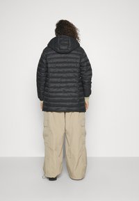 ONLY Carmakoma CARNEW TAHOE QUILTED HOOD - Žieminis paltas - black