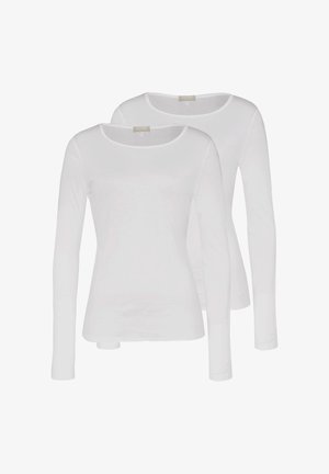 Deux t-shirts blancs unis à manches longues et col rond, superposés avec l'un légèrement derrière l'autre, présentés sur fond blanc.