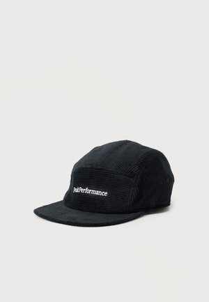 Casquette cinq panneaux en velours côtelé noir avec une visière plate et le logo blanc "Peak Performance" brodé sur le panneau avant.