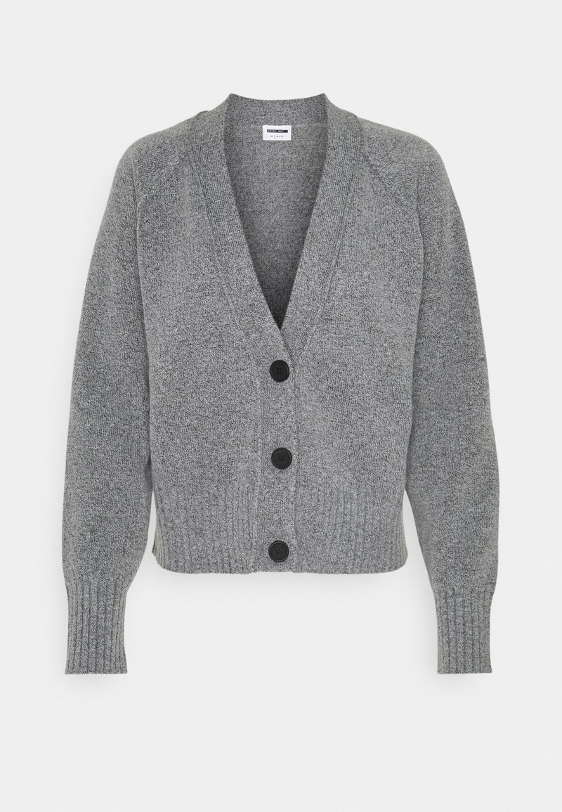 Šedý pletený svetr s dlouhými rukávy, výstřihem do V, ribbed manžetami a spodním lemem, a třemi černými knoflíky vpředu.