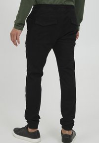 11 Project PRGAETANO REGULAR FIT - Hlače - black