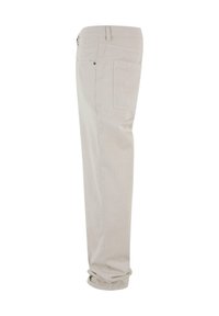 Pantalons beige clair avec une coupe droite, une poche arrière simple et des ourlets retroussés. Fabriqués en tissu mélangé coton avec une texture lisse.