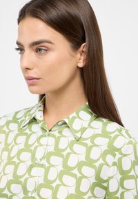 Eterna VISKOSEBLUSE - REGULAR FIT - Button-down blouse - grün