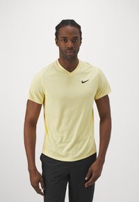 Nike Performance TOP - Camiseta deportiva - soft yellow/topaz gold/black