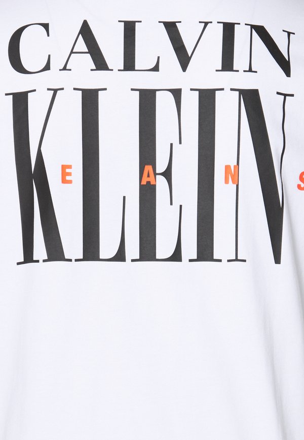 PLUS SERIF FONT GRAPHIC TEE - Print T-shirt2