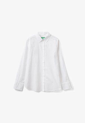Biała koszula z długim rękawem wykonana z bawełny, z zapięciem na guziki z przodu, spiczastym kołnierzykiem i prostym dołem. Gładka tekstura z minimalnymi detalami.