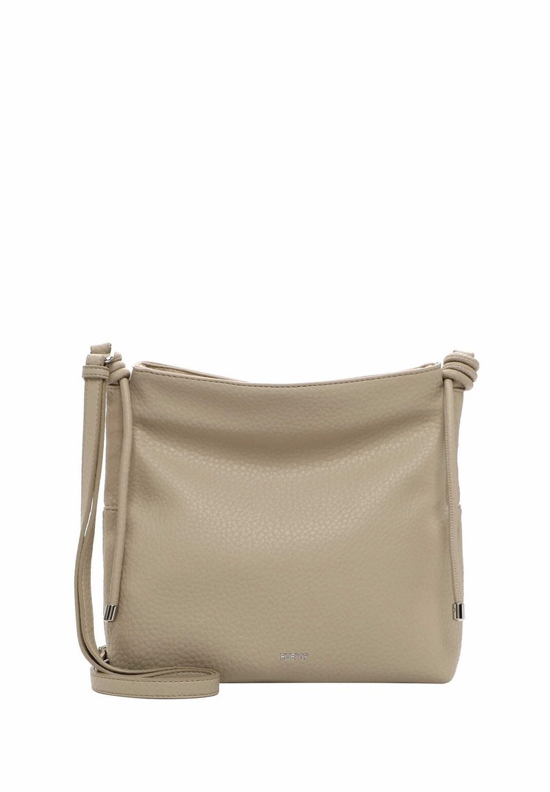 Beige Leder-Crossbody-Tasche mit strukturierter Oberfläche, Reißverschluss und verstellbarem Trageriemen. Mit dezentem Branding auf der Vorderseite.