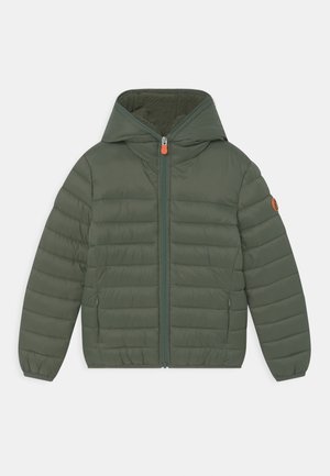 Grüne gepolsterte Jacke mit Kapuze, mit einem durchgehenden Reißverschluss, zwei Seitentaschen und elastischen Bündchen. Weicher Innenfutter.