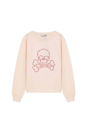 Suéter rosa claro de manga larga con puños acanalados y un diseño cosido de calavera roja y huesos cruzados en el pecho.